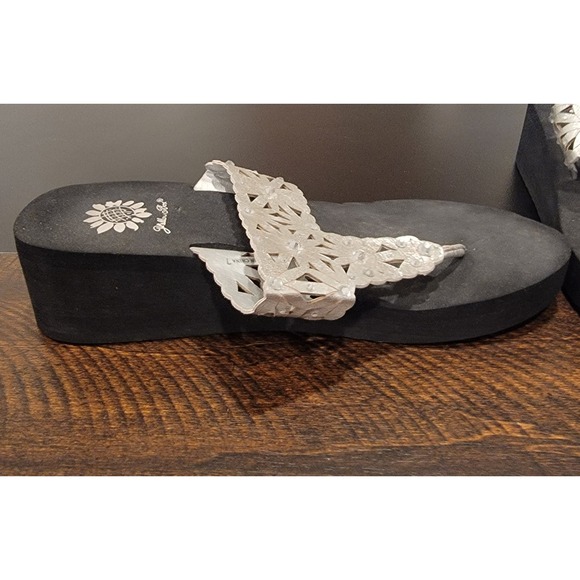 Yellow Box Silver Rhinestones Perforated‎ Flowers Flip Flops Wedge Sandals sz 7 - Picture 8 of 13
